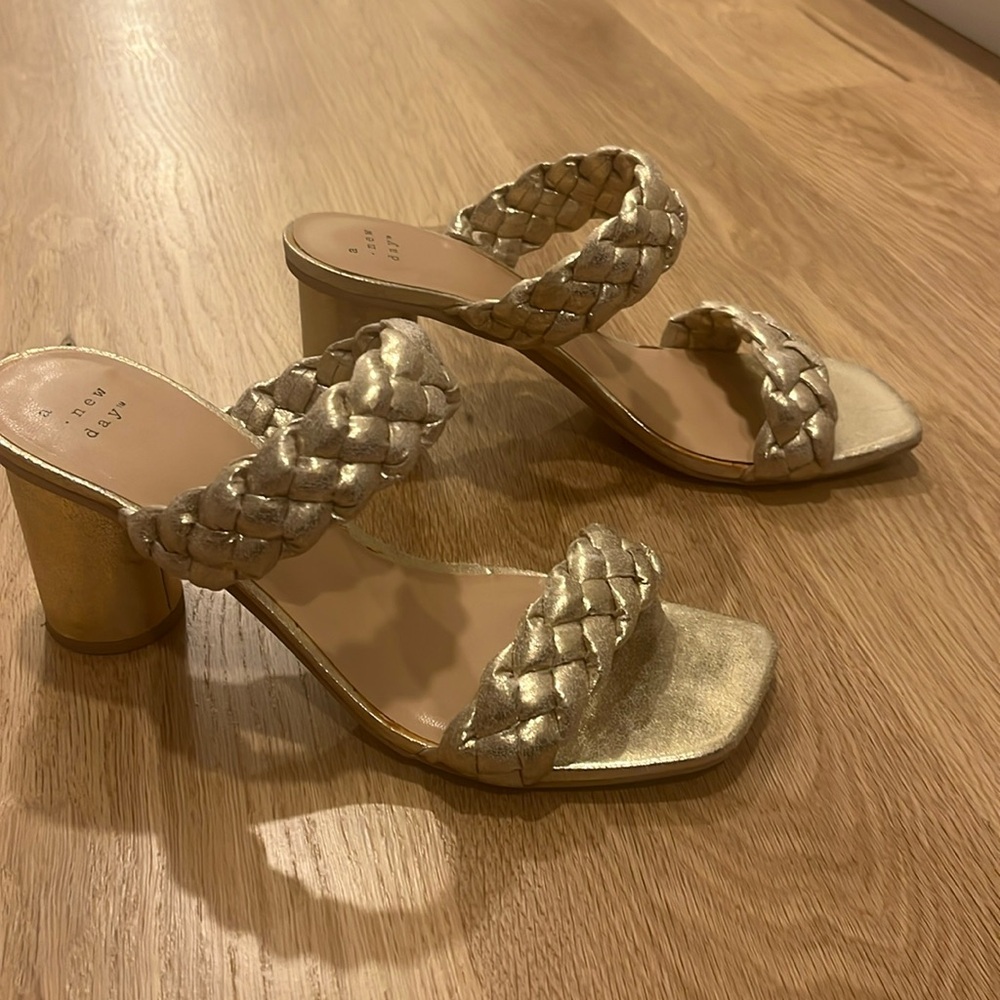 Crackle gold heels